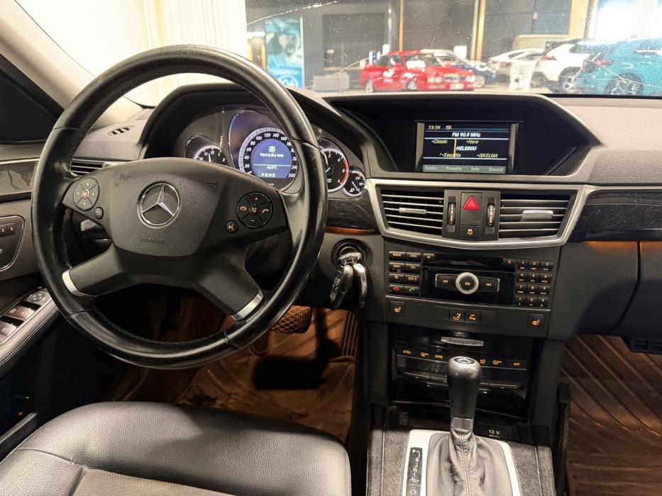 MERCEDES-BENZ E 2009