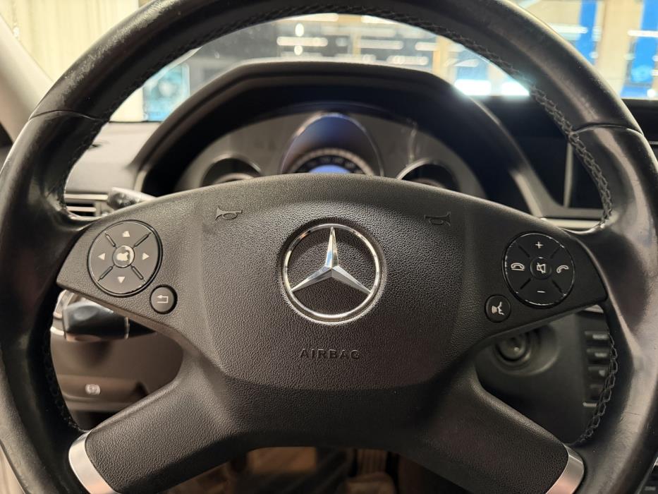 MERCEDES-BENZ E 2009