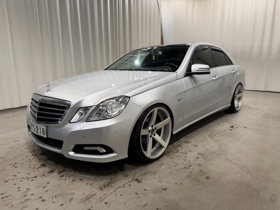 MERCEDES-BENZ E 2009