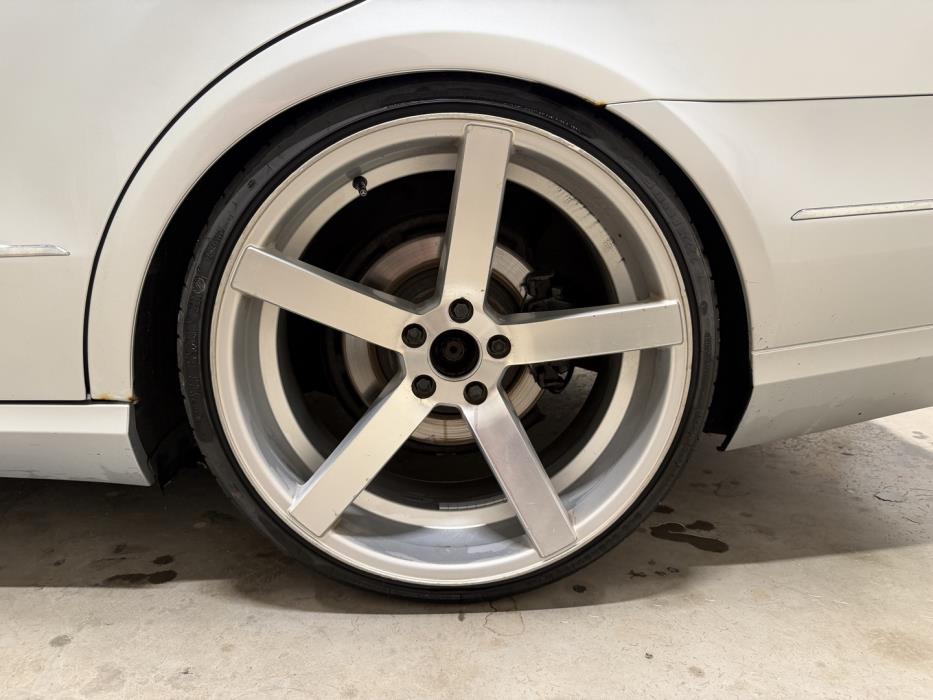 MERCEDES-BENZ E 2009