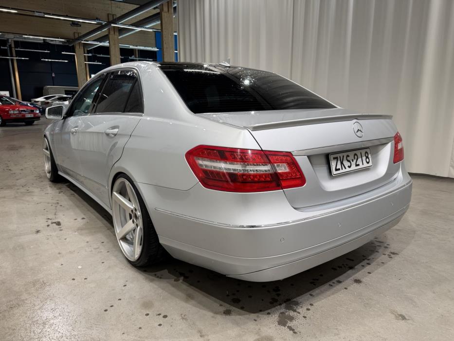 MERCEDES-BENZ E 2009