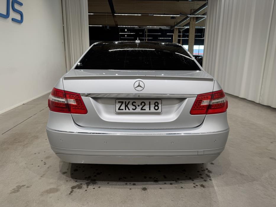 MERCEDES-BENZ E 2009