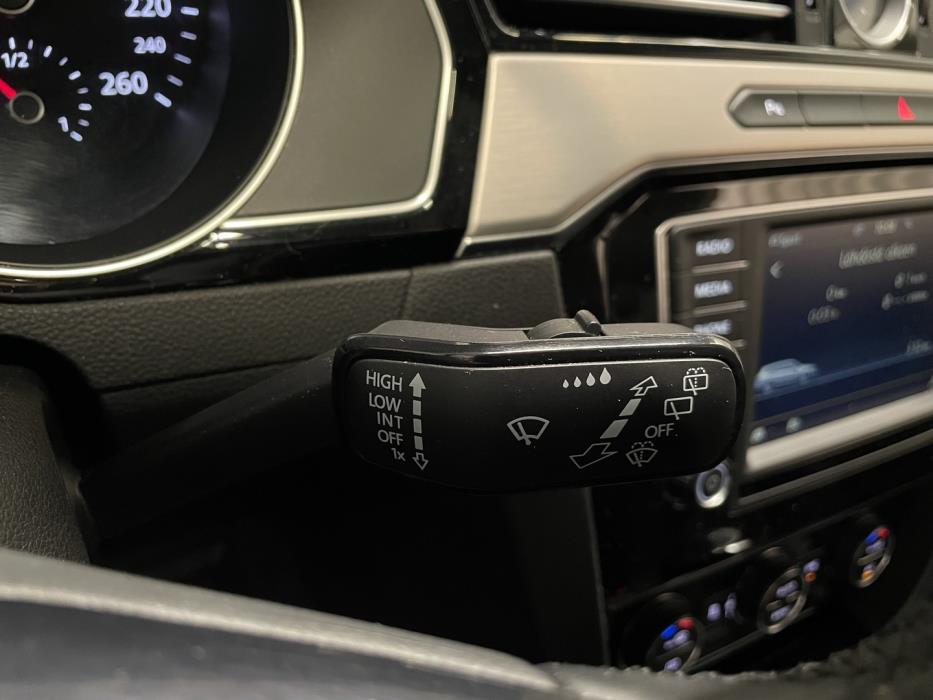 VOLKSWAGEN Passat 2016