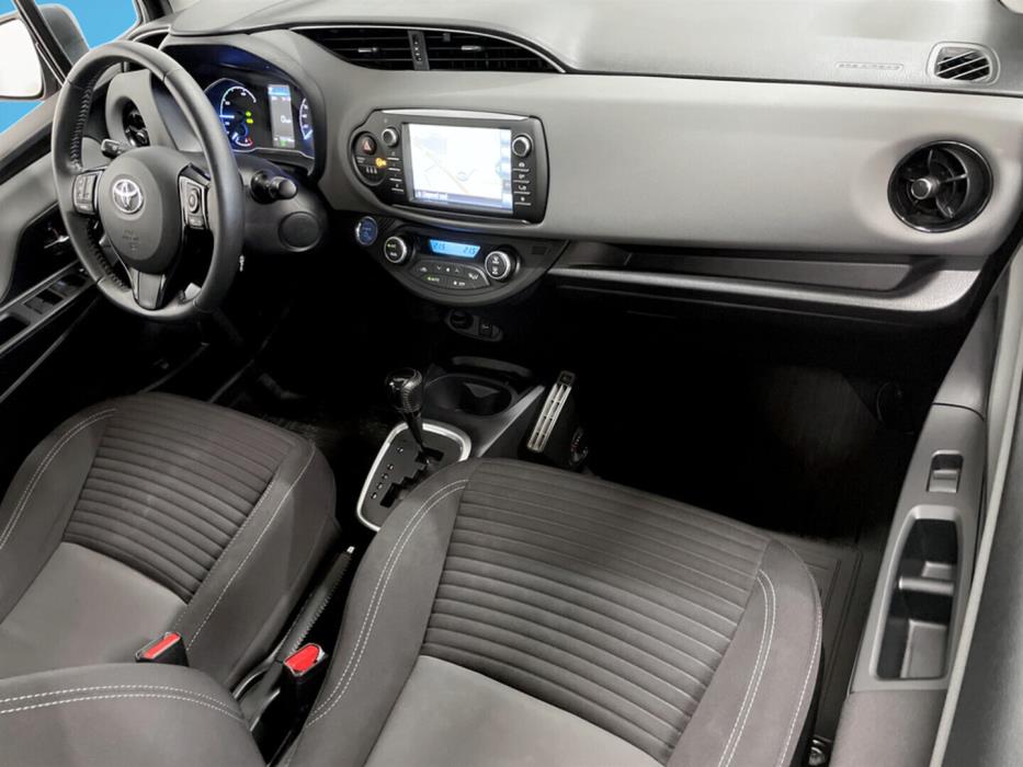 TOYOTA Yaris 2017