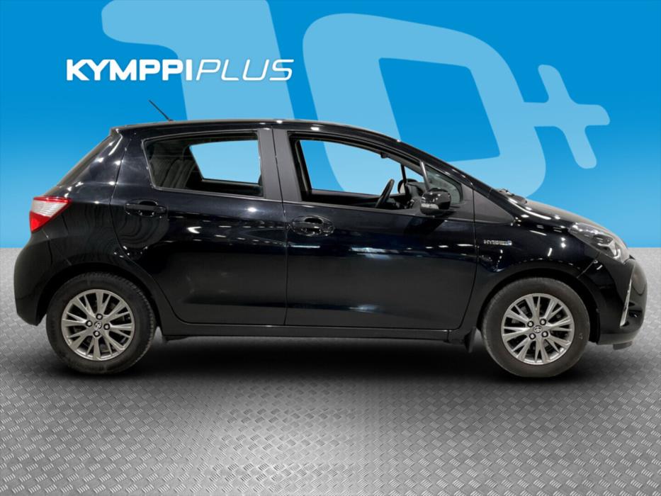 TOYOTA Yaris 2017
