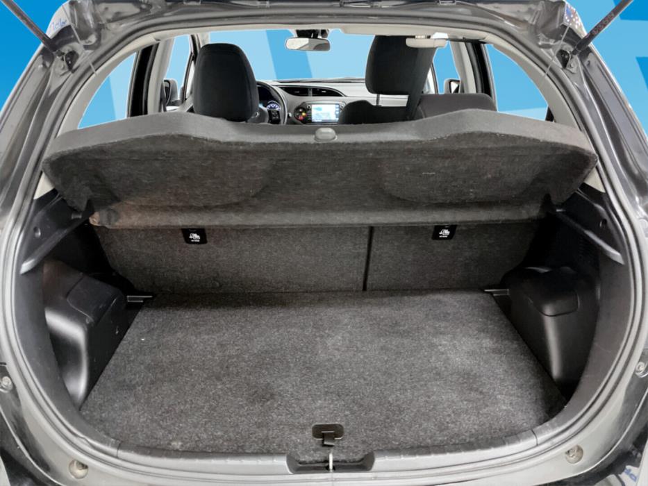 TOYOTA Yaris 2017