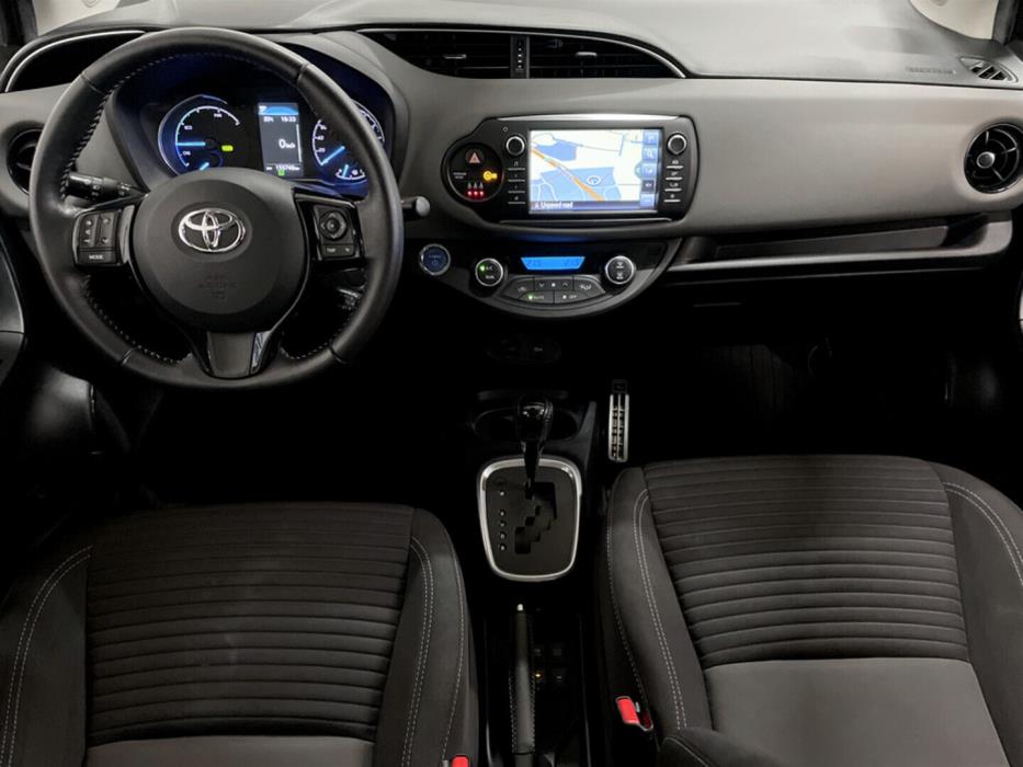 TOYOTA Yaris 2017