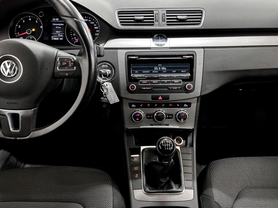 VOLKSWAGEN Passat 2013