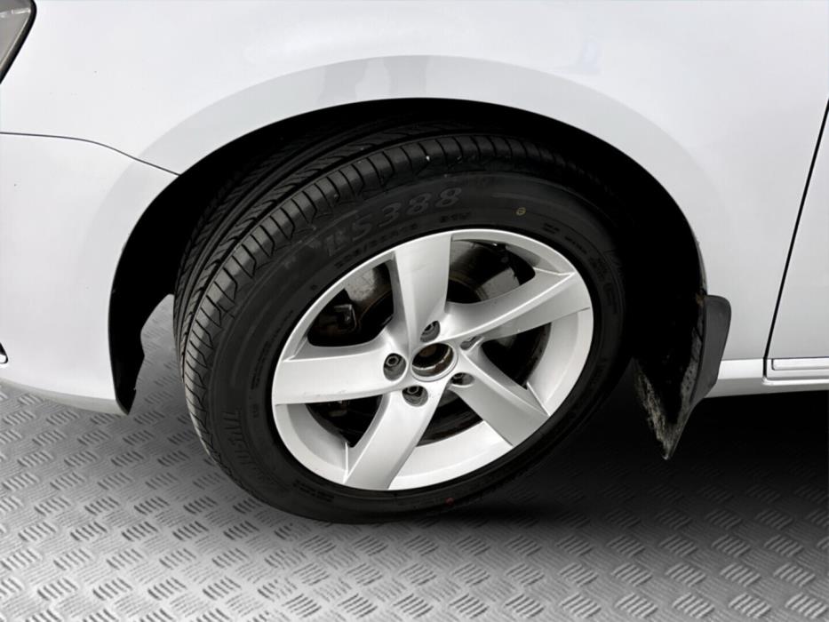 VOLKSWAGEN Passat 2013