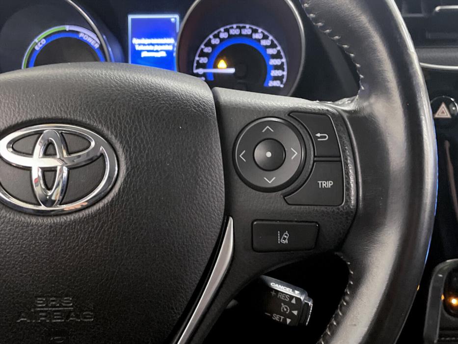 TOYOTA Auris 2015