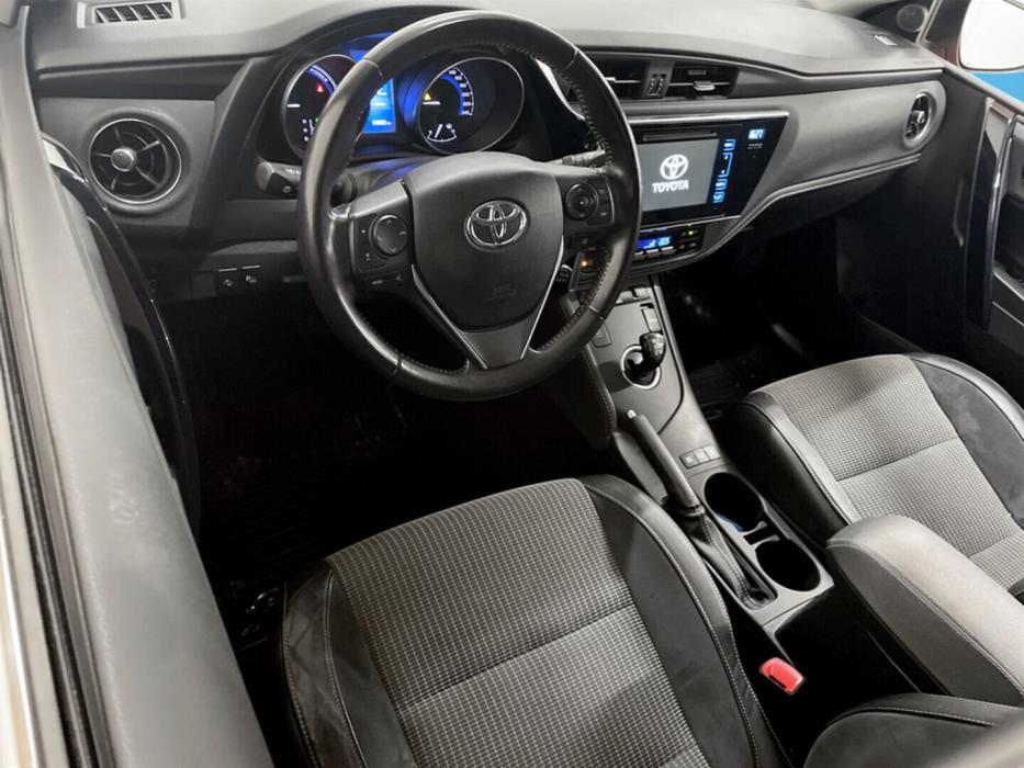TOYOTA Auris 2015