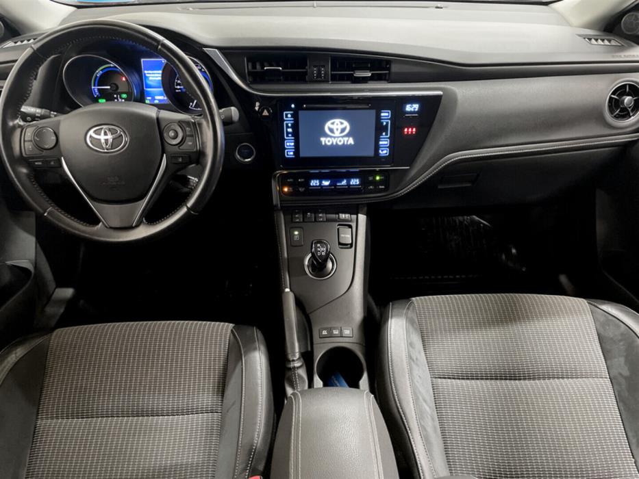 TOYOTA Auris 2015