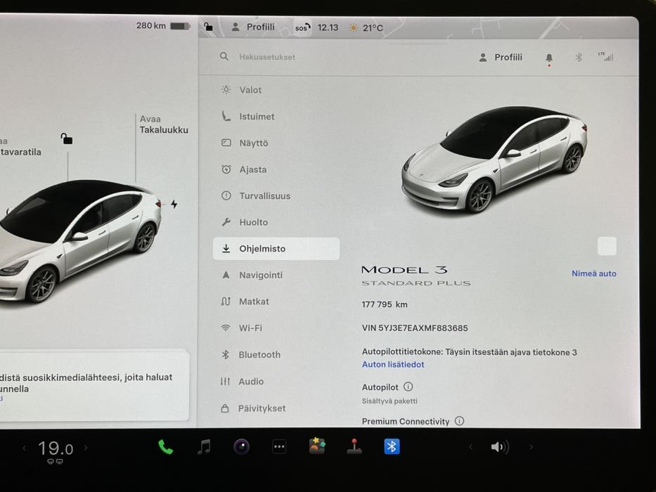 TESLA Model 3 2021