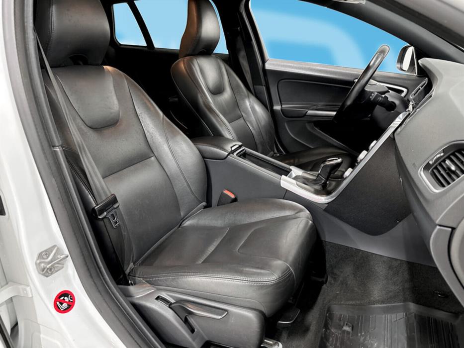 VOLVO V60 2015
