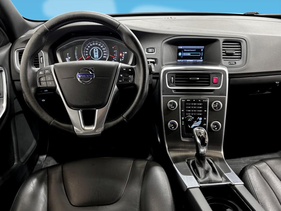 VOLVO V60 2015