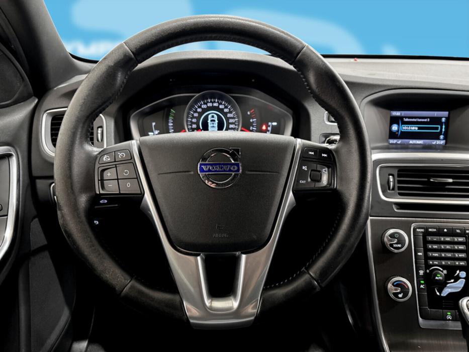 VOLVO V60 2015
