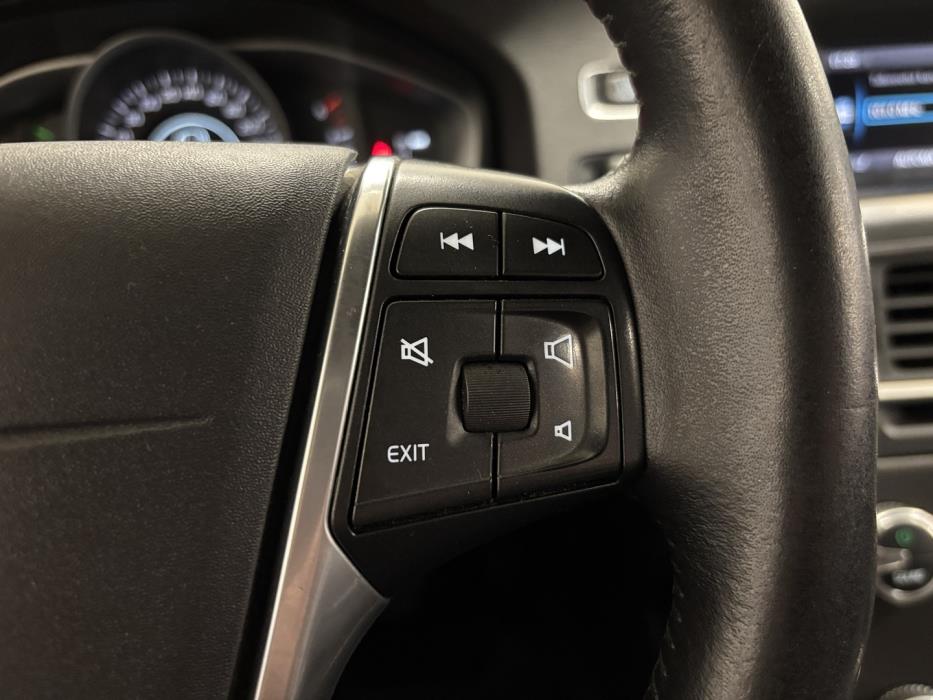 VOLVO V60 2015