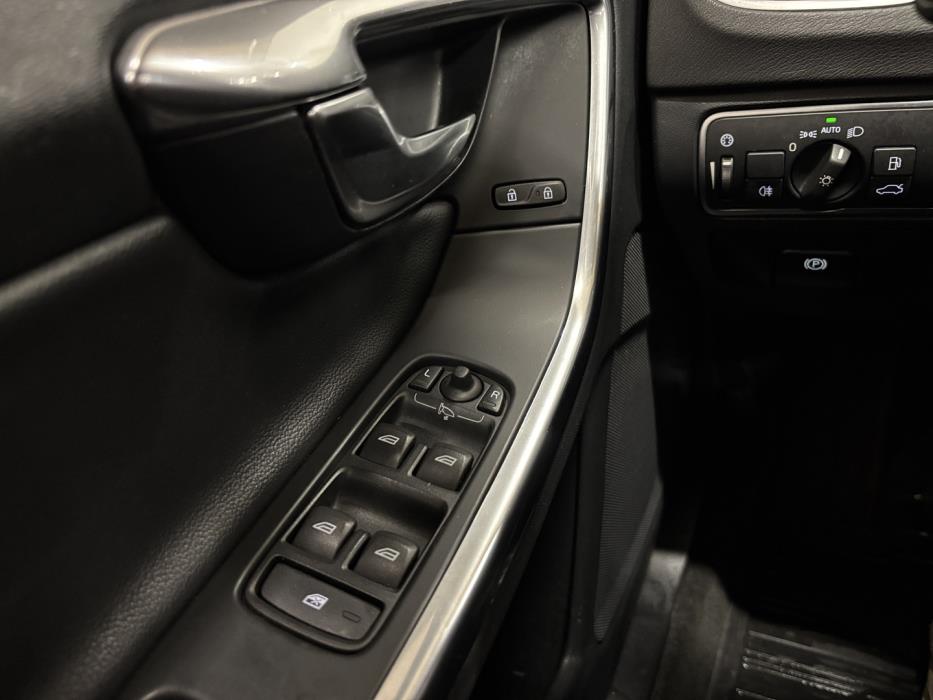 VOLVO V60 2015