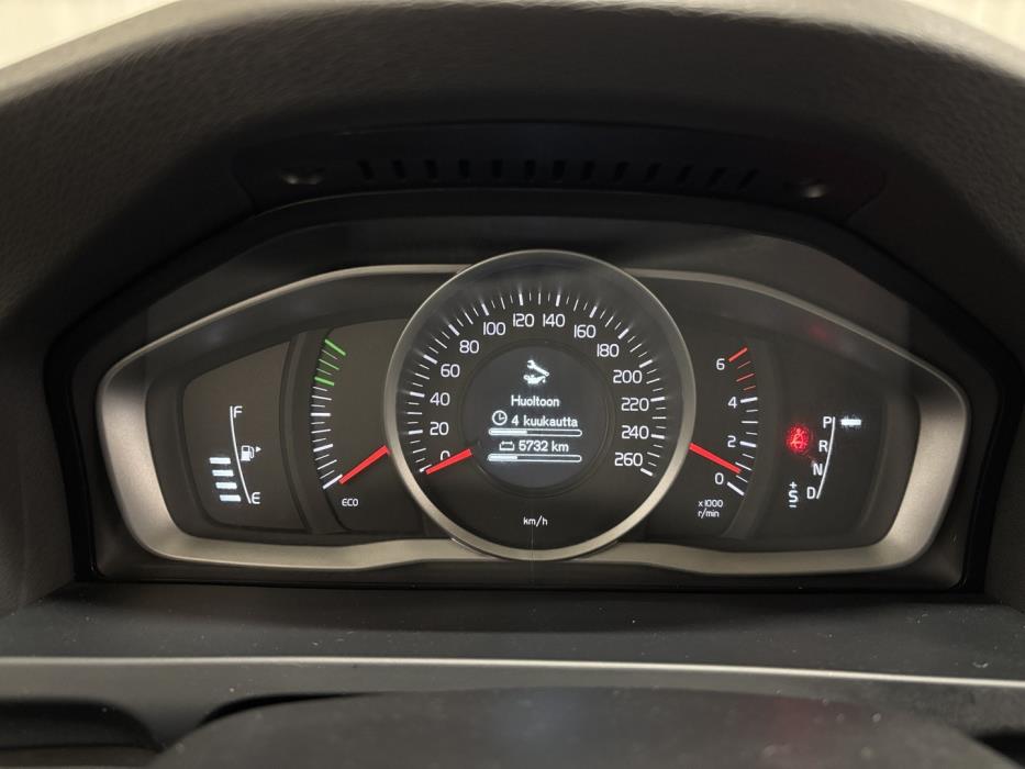 VOLVO V60 2015