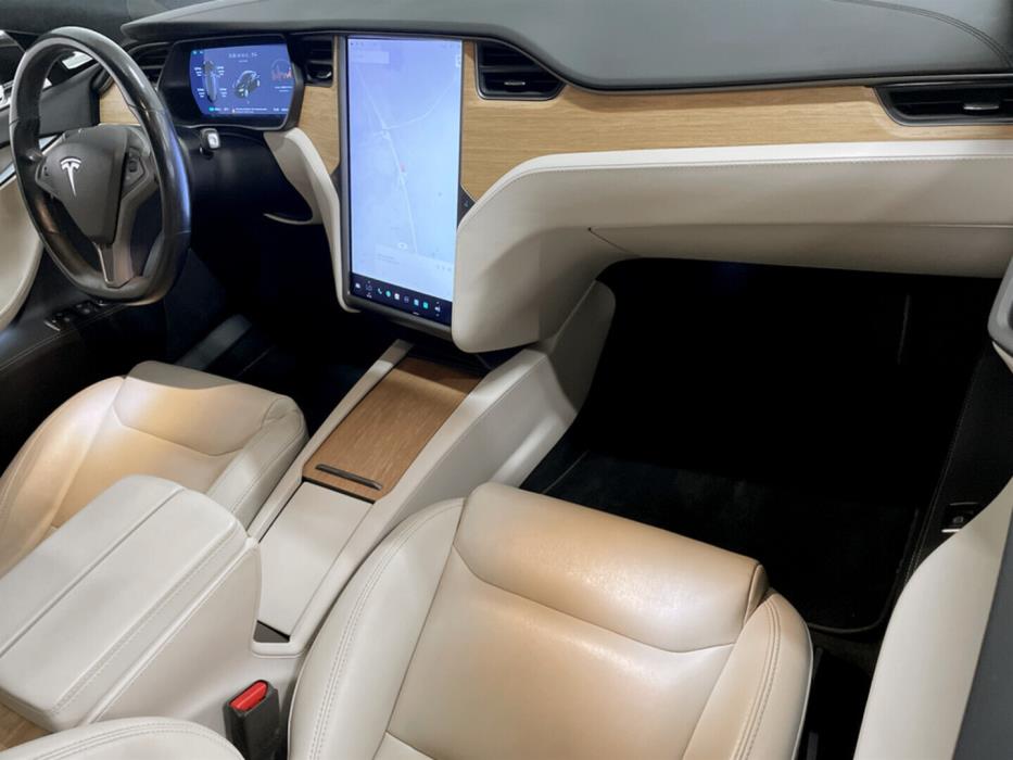 TESLA Model S 2020