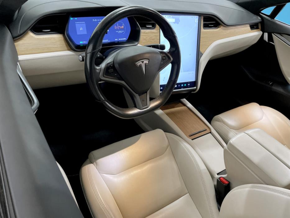 TESLA Model S 2020