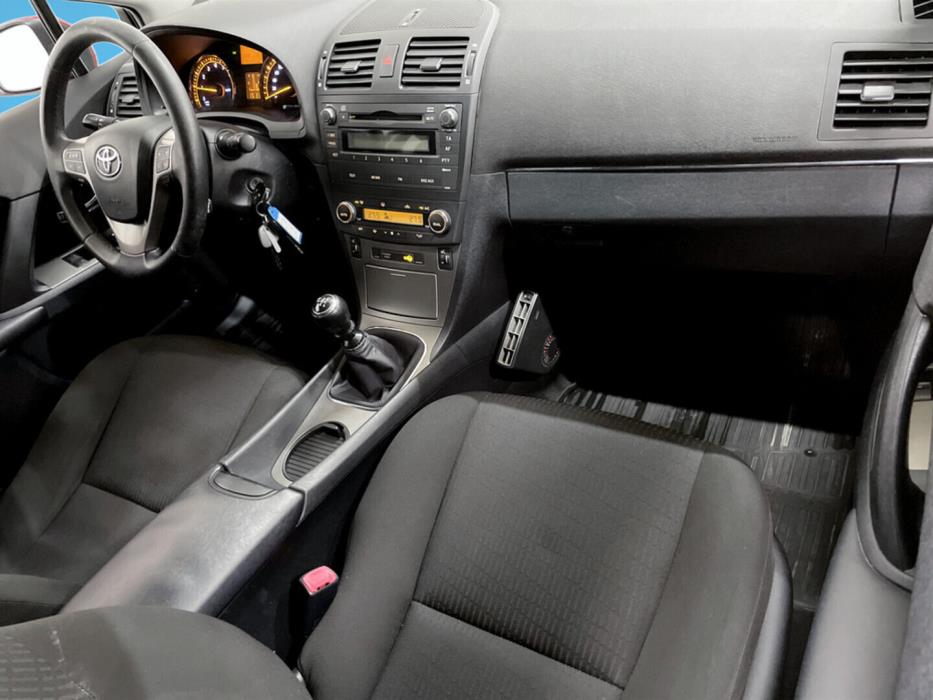 TOYOTA Avensis 2010