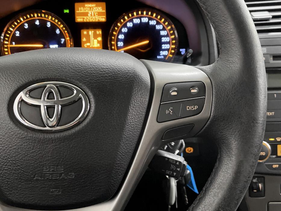 TOYOTA Avensis 2010