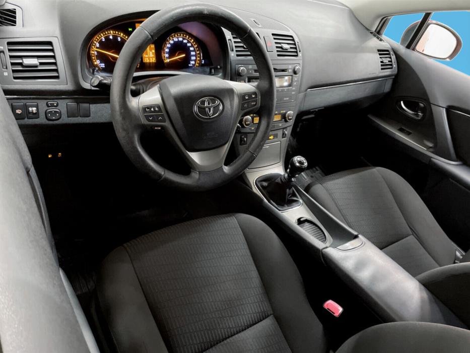 TOYOTA Avensis 2010