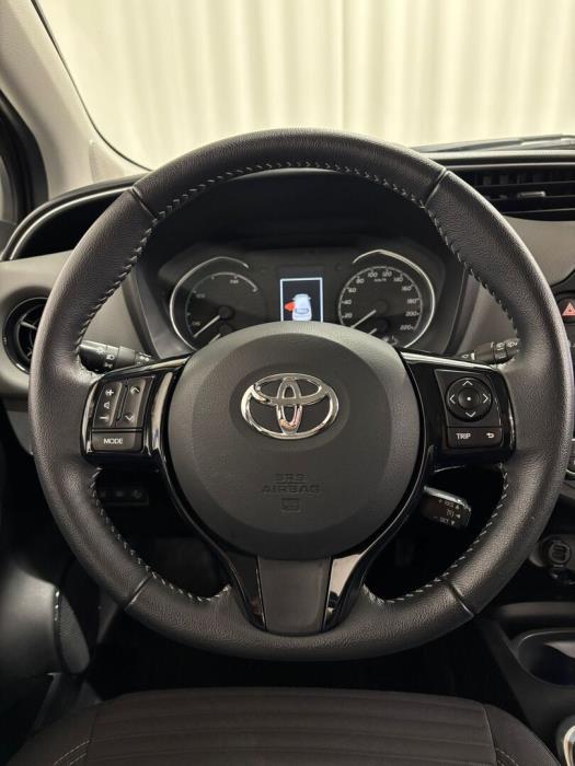 TOYOTA Yaris 2018