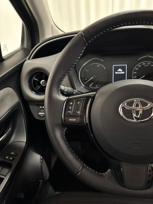 TOYOTA Yaris 2018