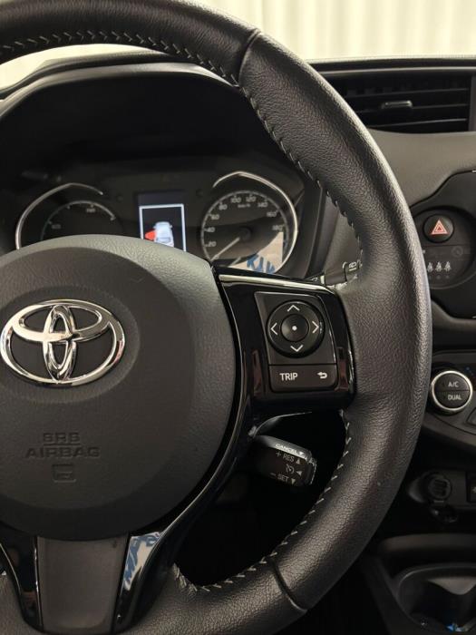 TOYOTA Yaris 2018