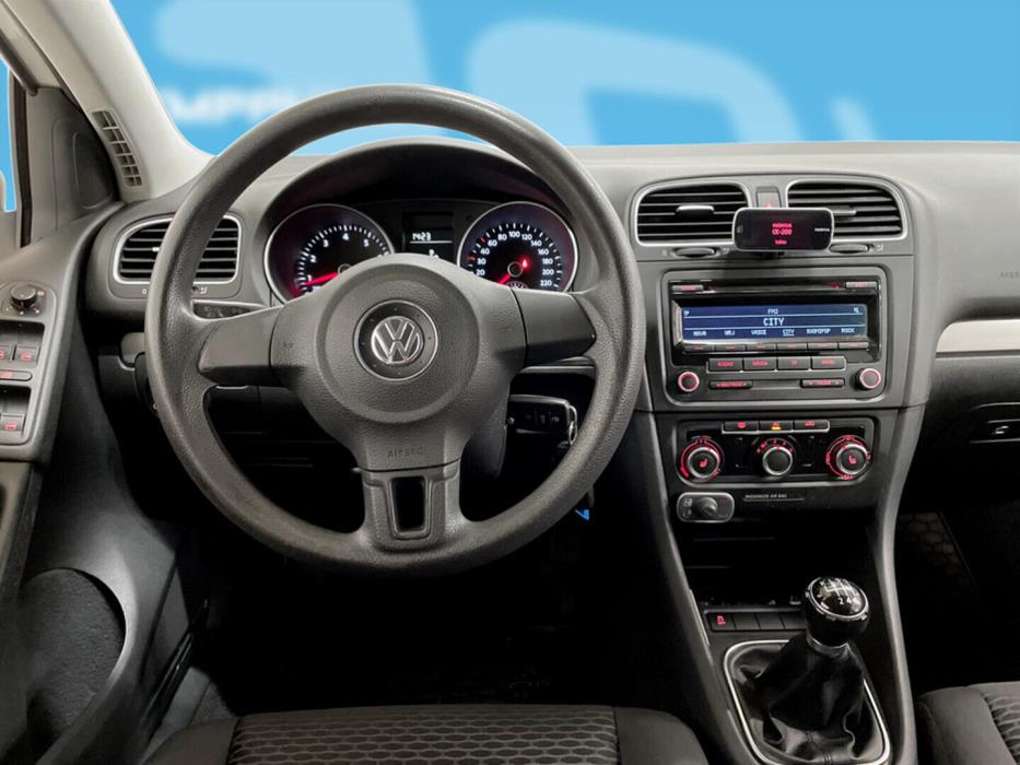 VOLKSWAGEN Golf 2012