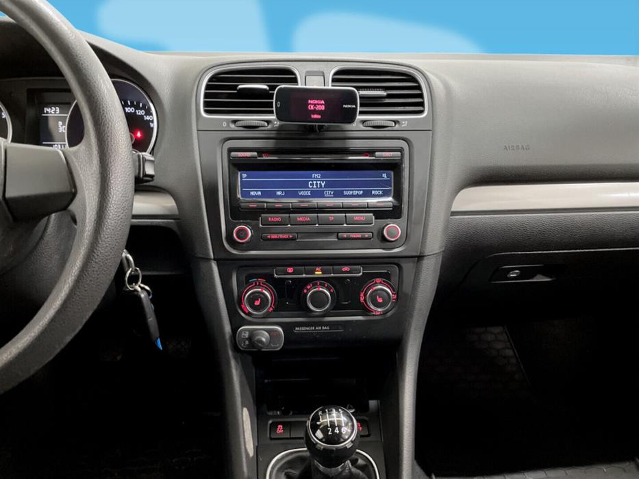 VOLKSWAGEN Golf 2012