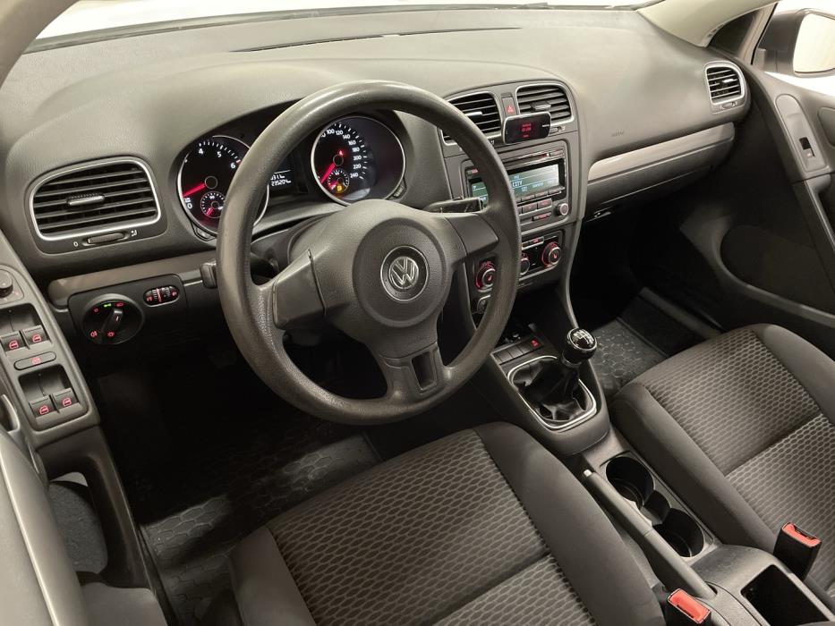 VOLKSWAGEN Golf 2012