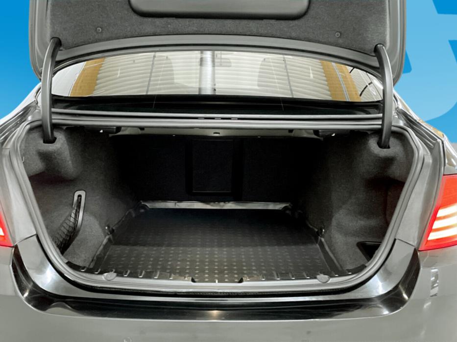 BMW 523 2011