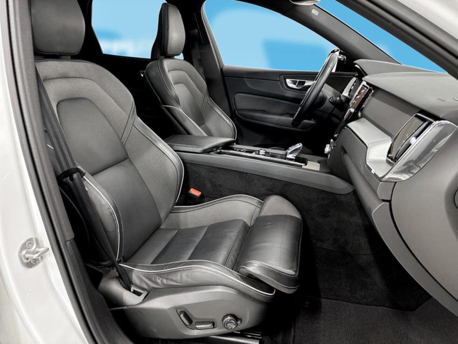 VOLVO XC60 2023