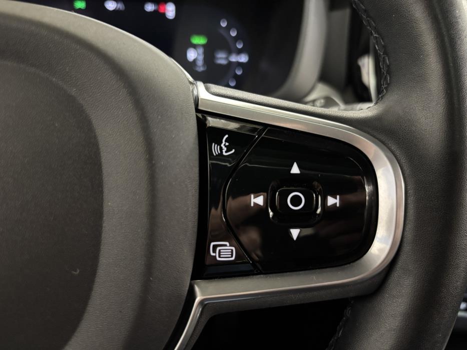 VOLVO XC60 2023