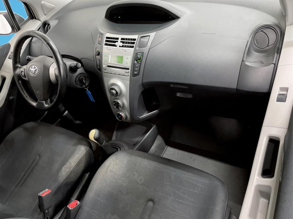 TOYOTA Yaris 2006
