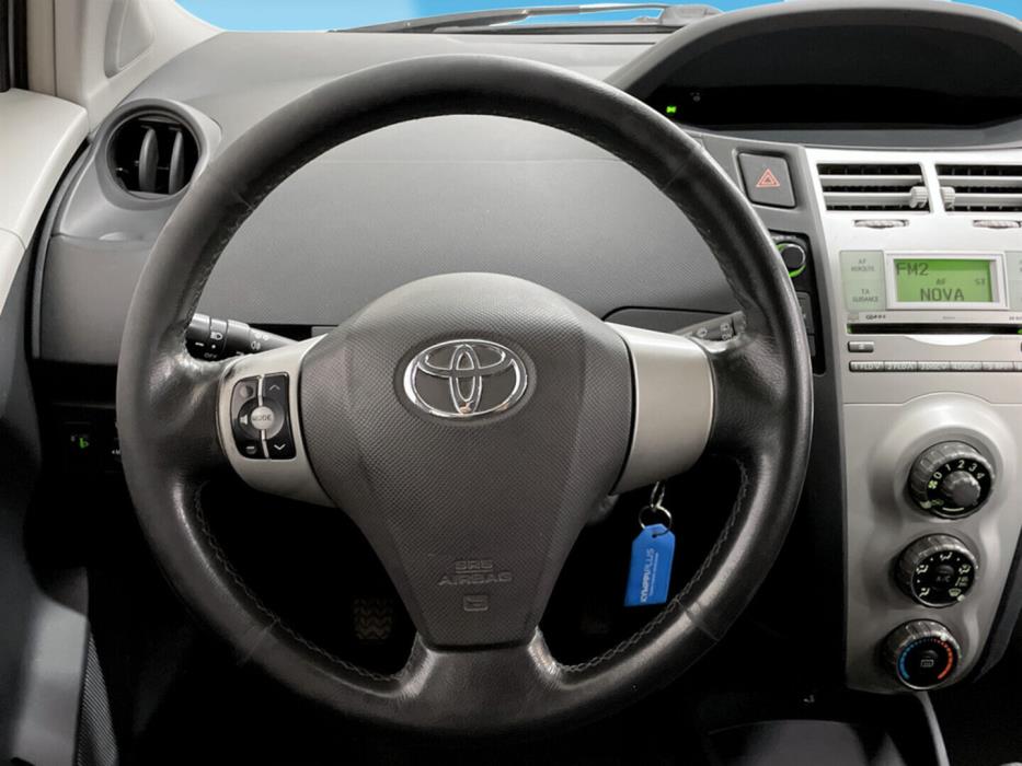 TOYOTA Yaris 2006