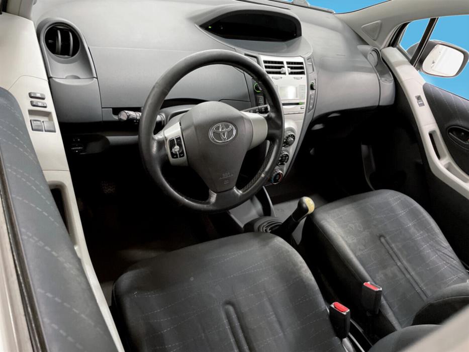 TOYOTA Yaris 2006