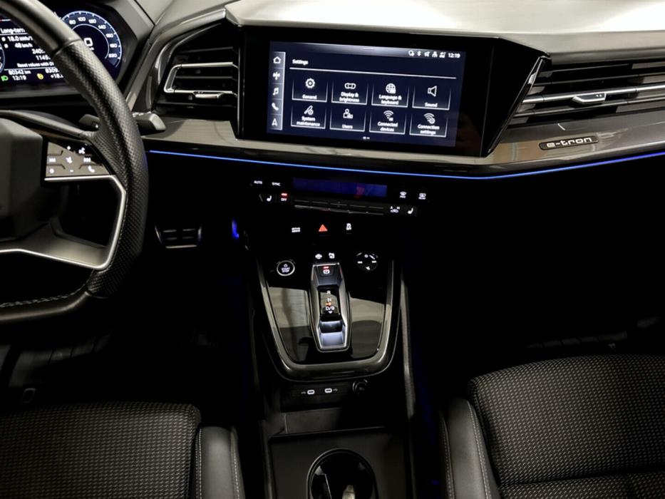 AUDI Q4 e-tron 2022
