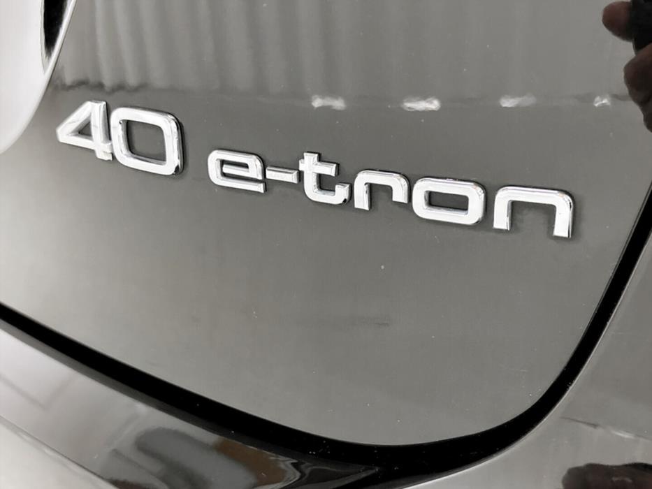 AUDI Q4 e-tron 2022