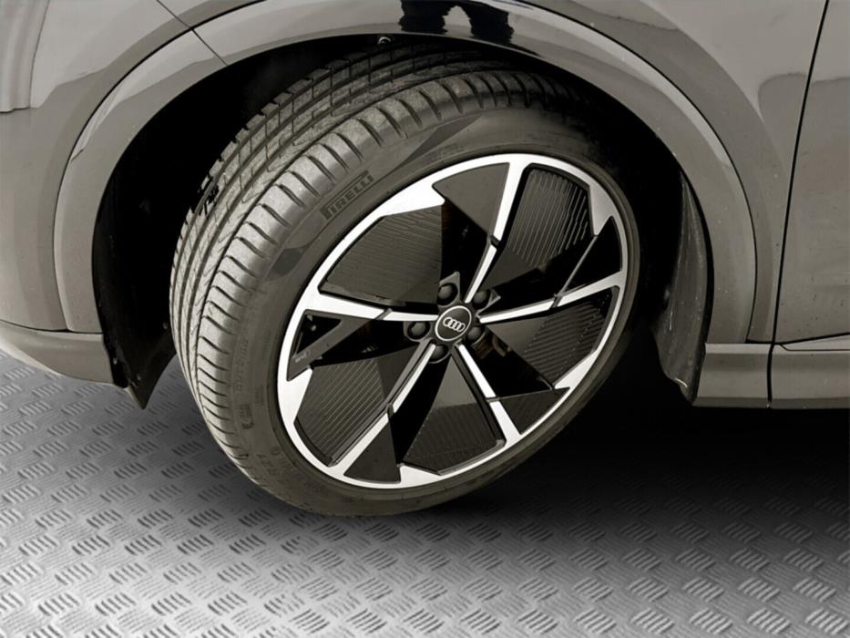 AUDI Q4 e-tron 2022