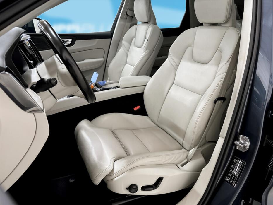VOLVO XC60 2021