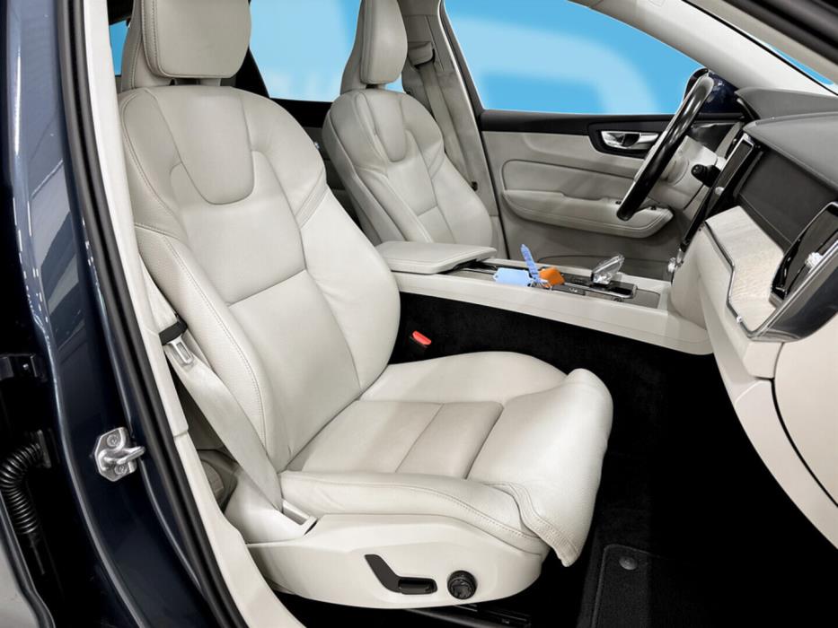 VOLVO XC60 2021