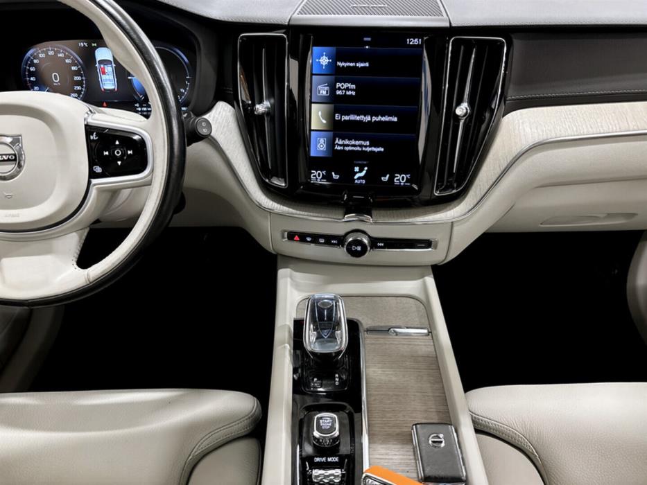 VOLVO XC60 2021