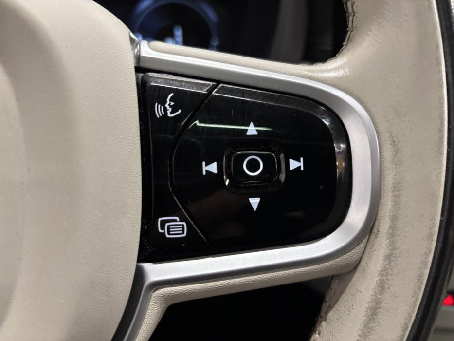 VOLVO XC60 2021