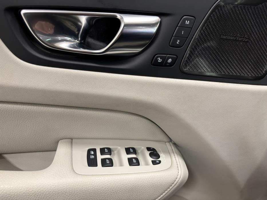 VOLVO XC60 2021