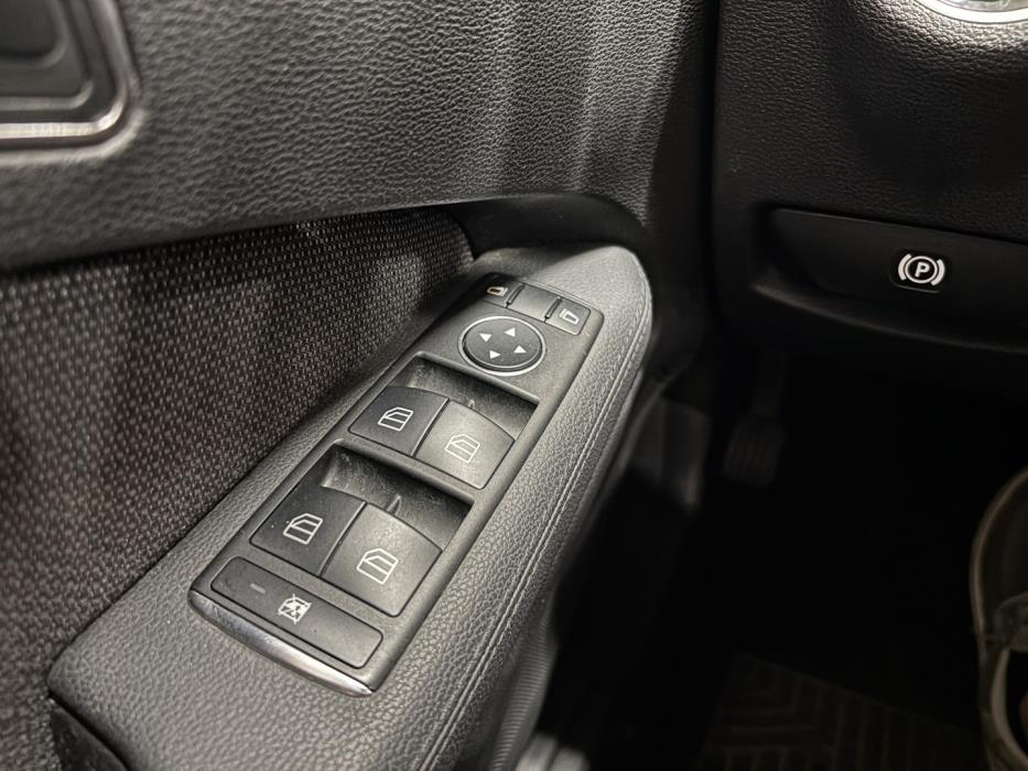 MERCEDES-BENZ E 2013