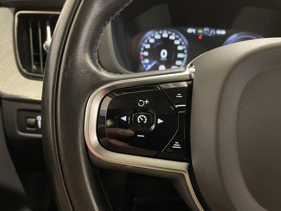 VOLVO XC60 2021